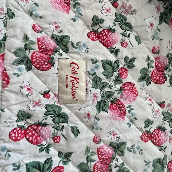 Cath Kidston Floral Strawberry queen size Quilt + 2 shams - like new - Picture 1 of 6